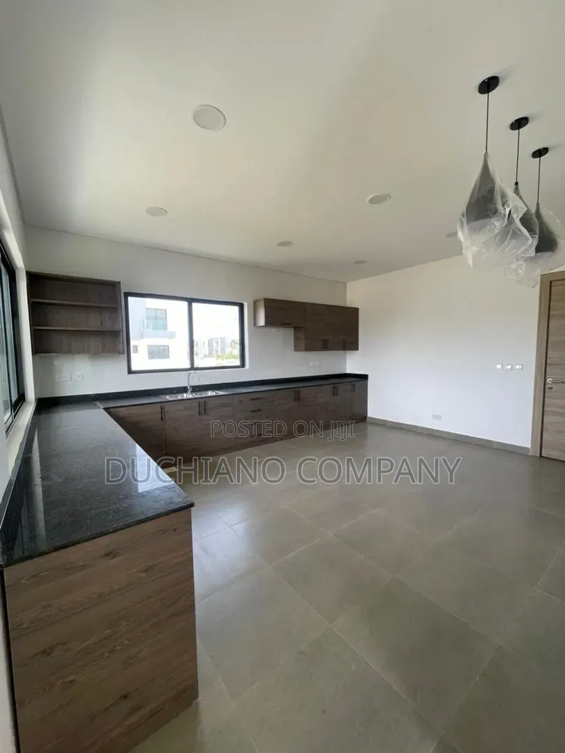 5bdrm Duplex in Maiyegun Beach, Jakande for rent in Jakande
