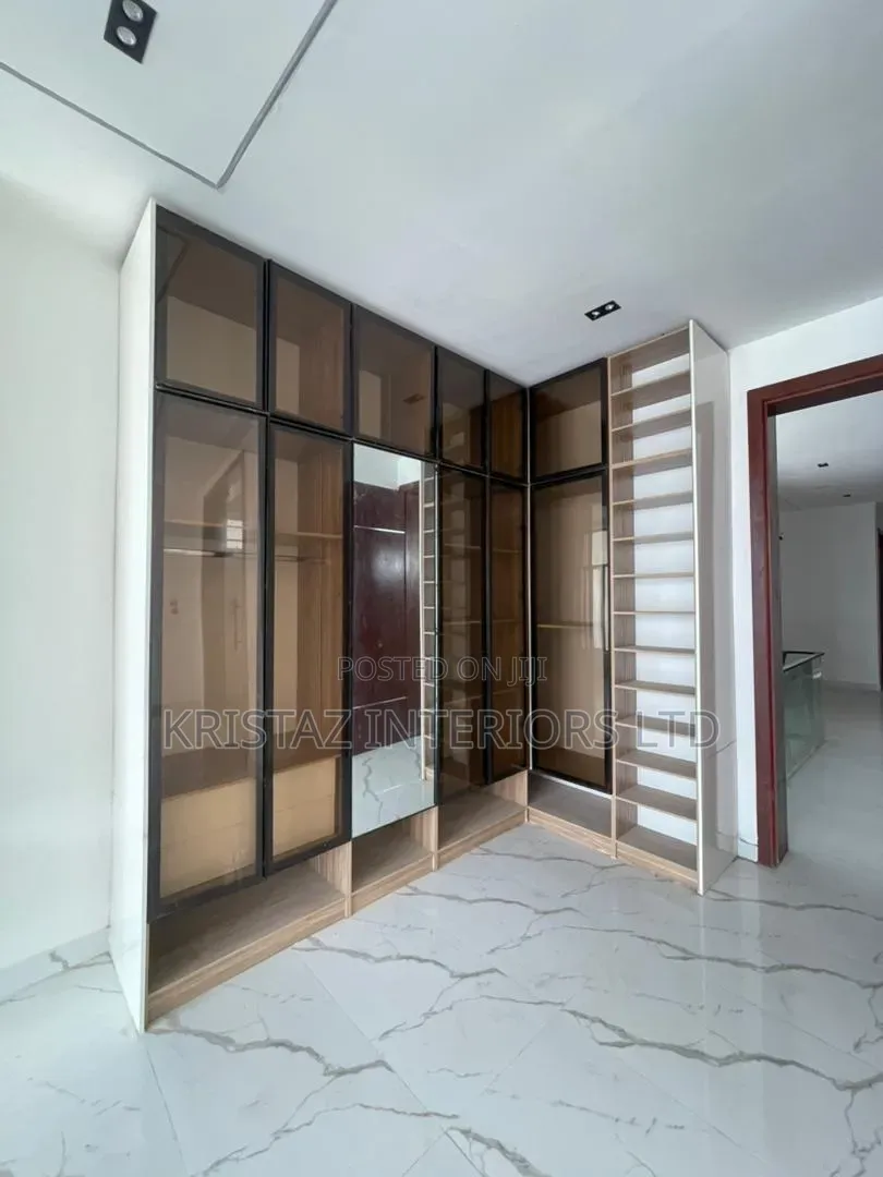 5bdrm Duplex in Lekki Phase 2 for sale in Lekki Phase 2