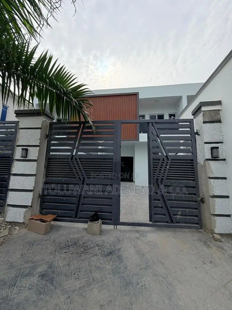 4bdrm Duplex in Abraham Adesanya, Off Lekki-Epe Expressway for sale in Off Lekki-Epe Expressway