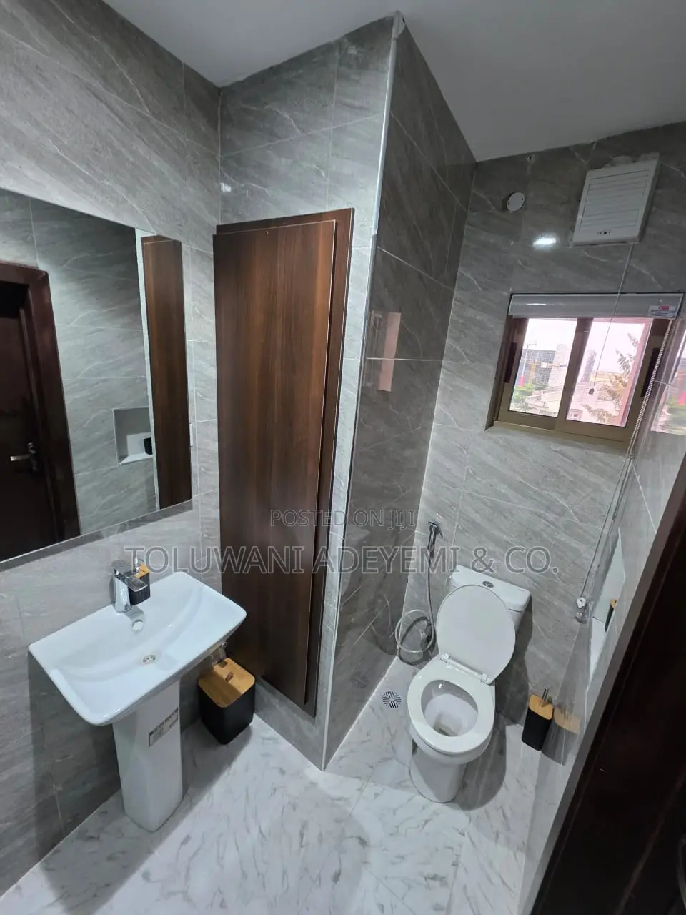 2 Bedroom Shortlet Apartment in Ademola Adetokunbo
