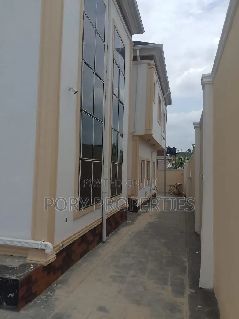 Furnished 5bdrm Duplex in Main Ire Akari, Akala Express for sale in Akala Express