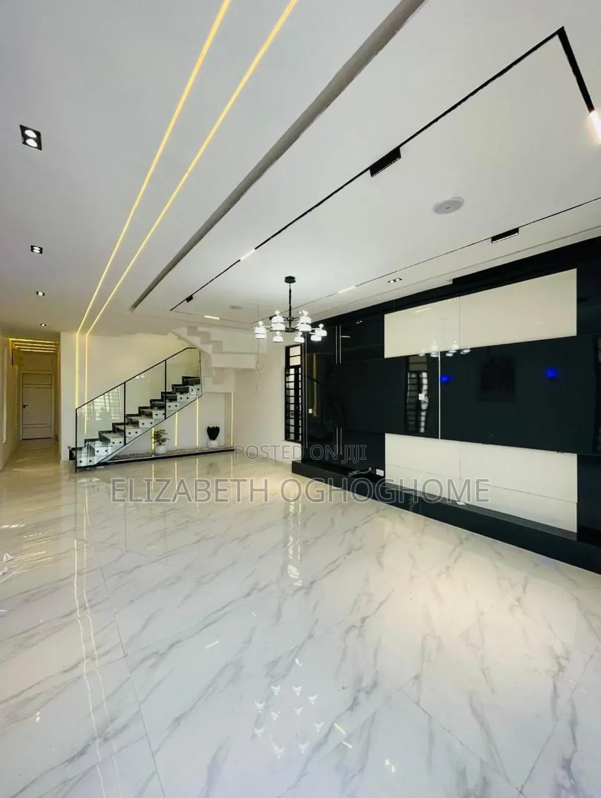 5bdrm Duplex in Chevron for rent in Chevron