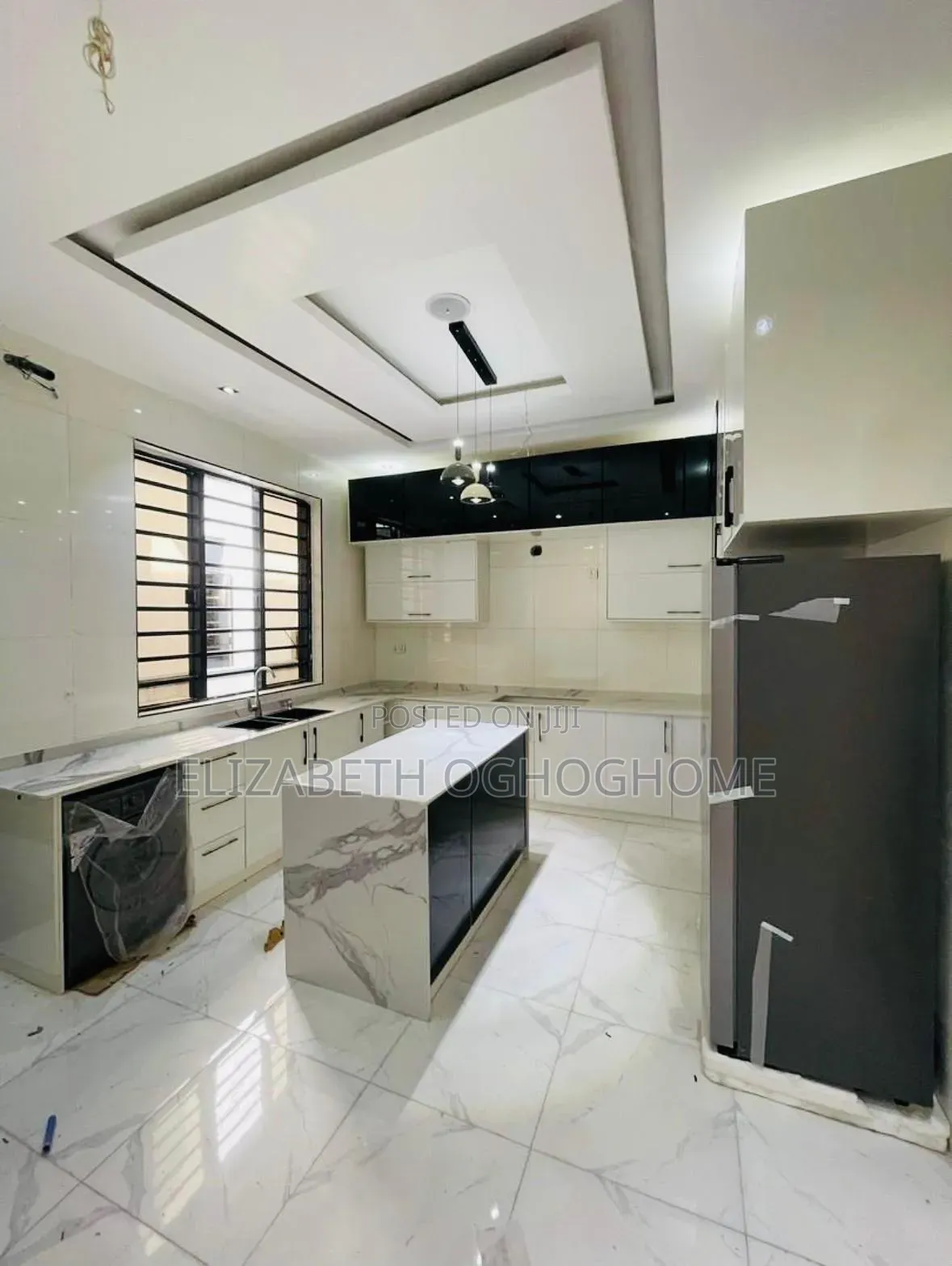 5bdrm Duplex in Chevron for rent in Chevron