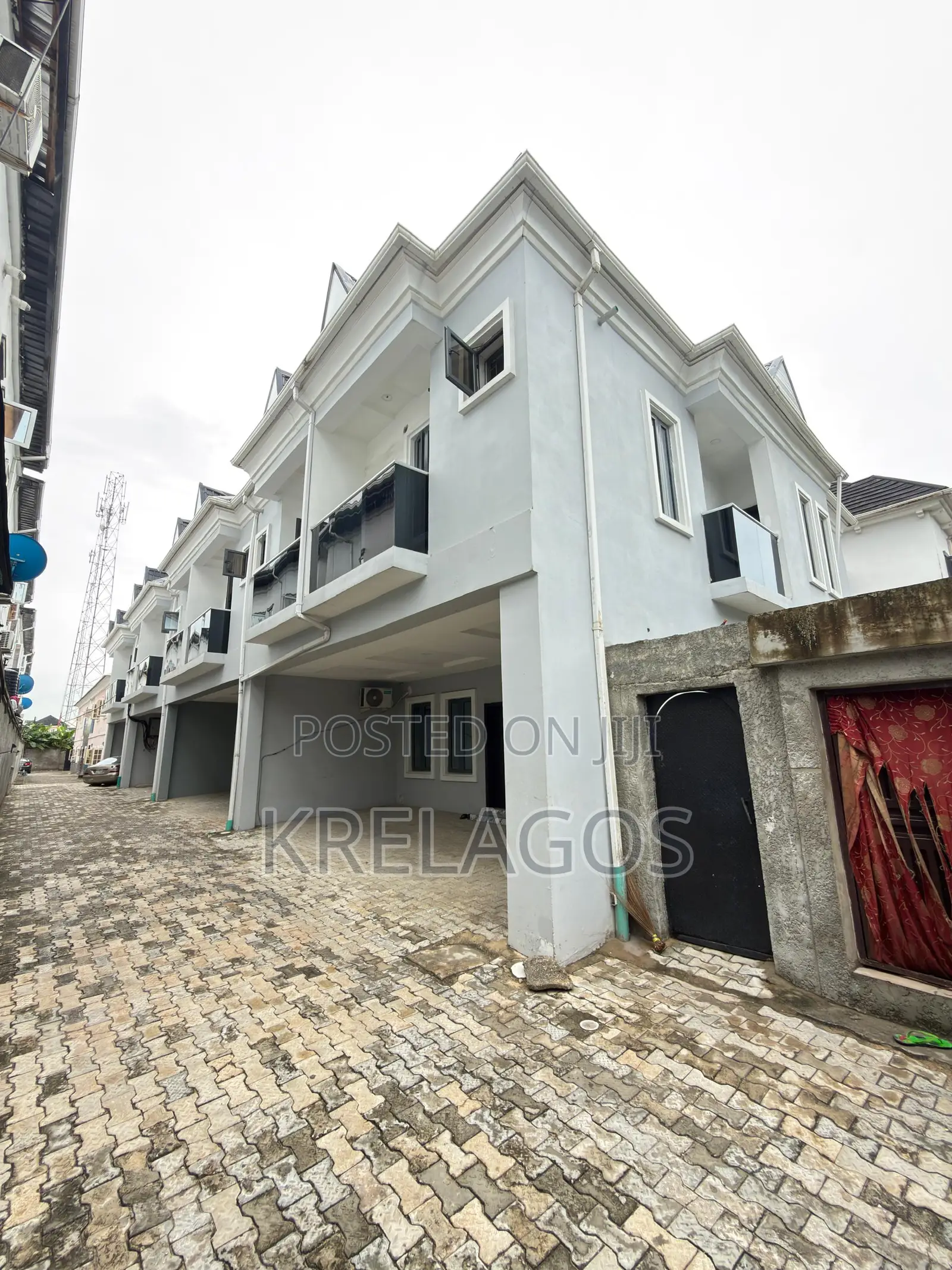 4bdrm Duplex in Chevron for rent in Chevron