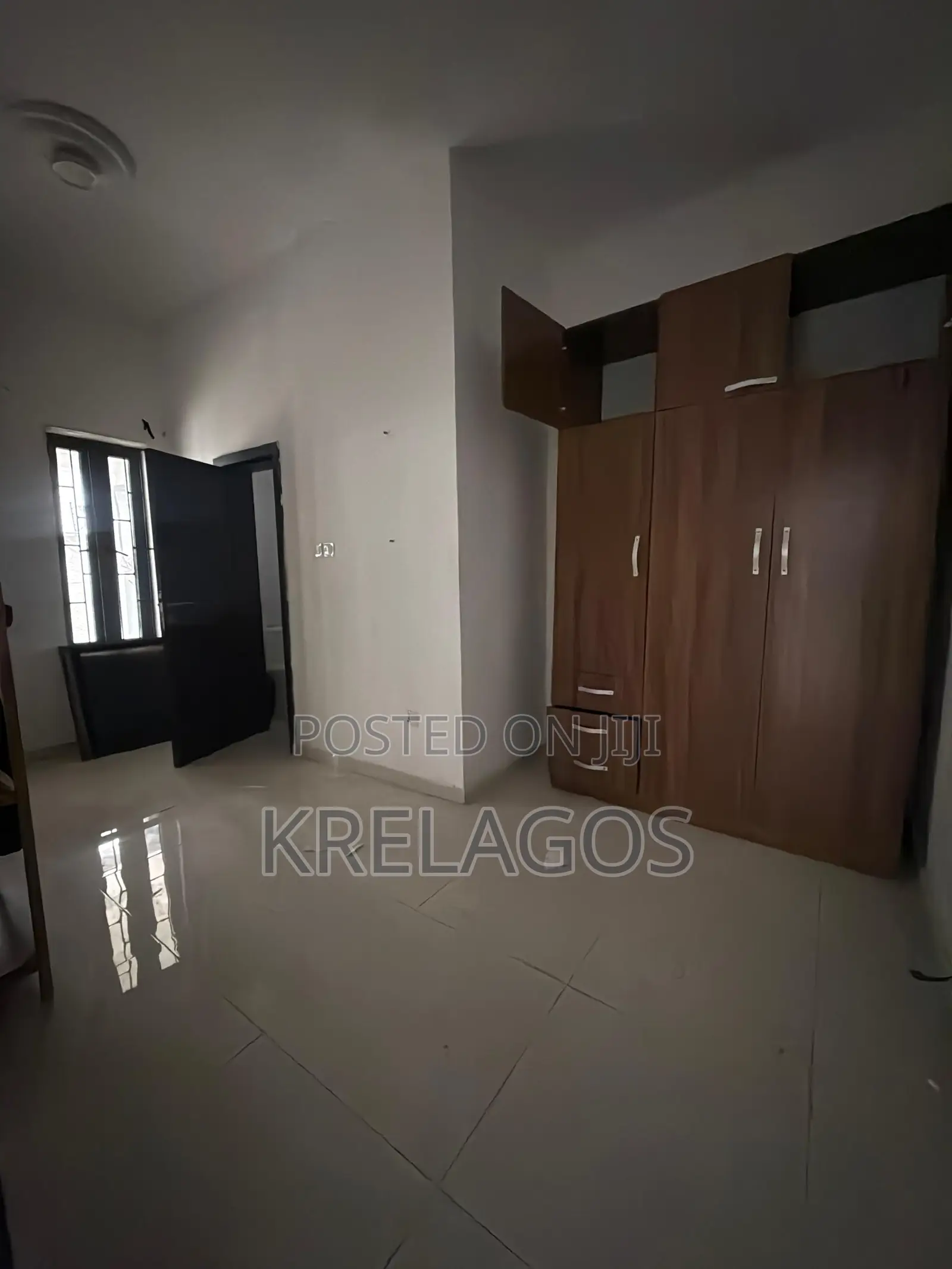 4bdrm Duplex in Chevron for rent in Chevron