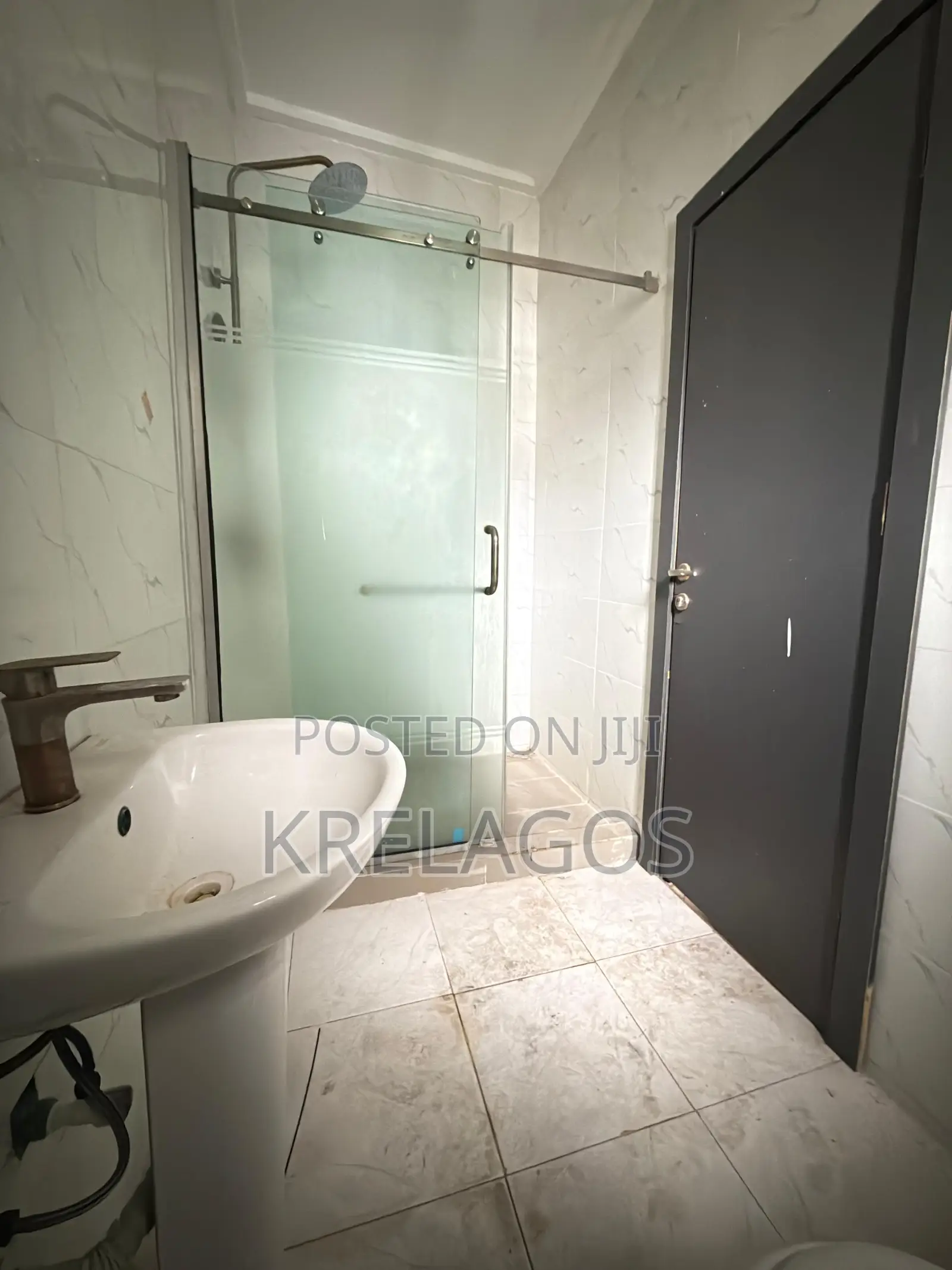 4bdrm Duplex in Chevron for rent in Chevron