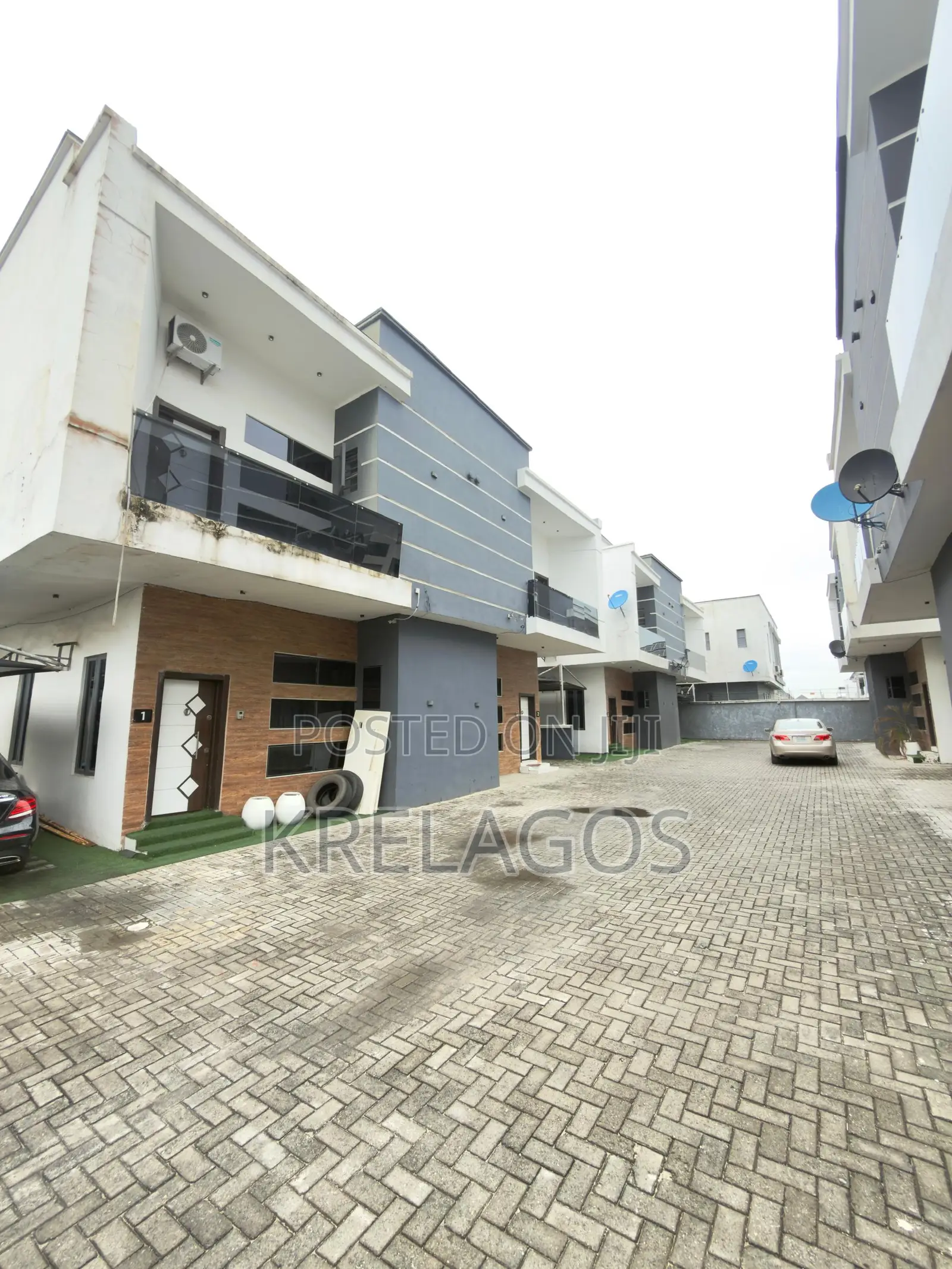 4bdrm Duplex in Orchid, Chevron for sale in Chevron