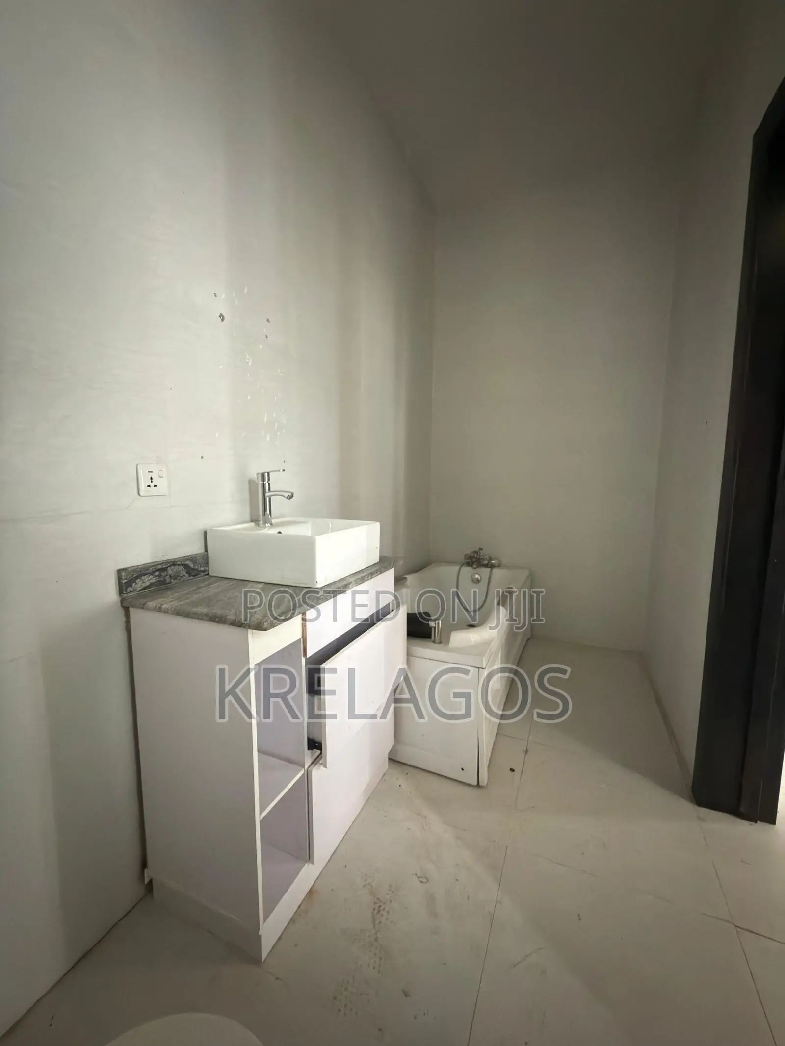 4bdrm Duplex in Orchid, Chevron for sale in Chevron