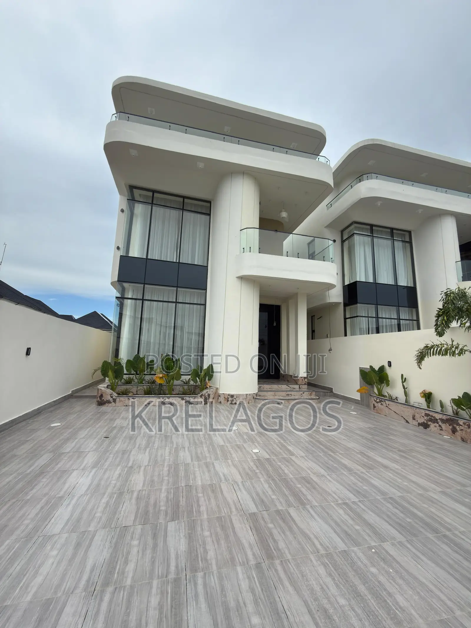 5bdrm Duplex in Orchid, Chevron for sale in Chevron