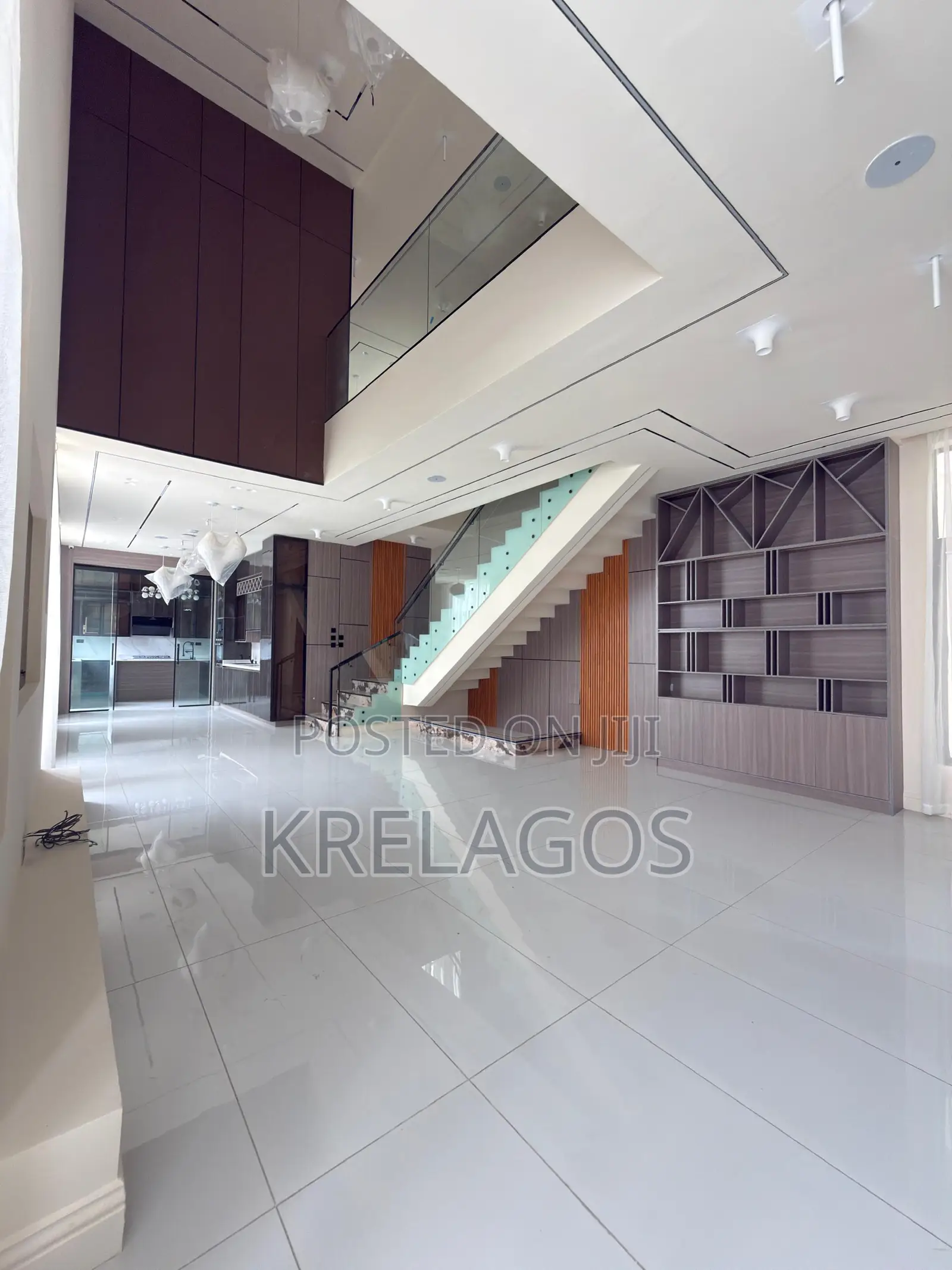 5bdrm Duplex in Orchid, Chevron for sale in Chevron