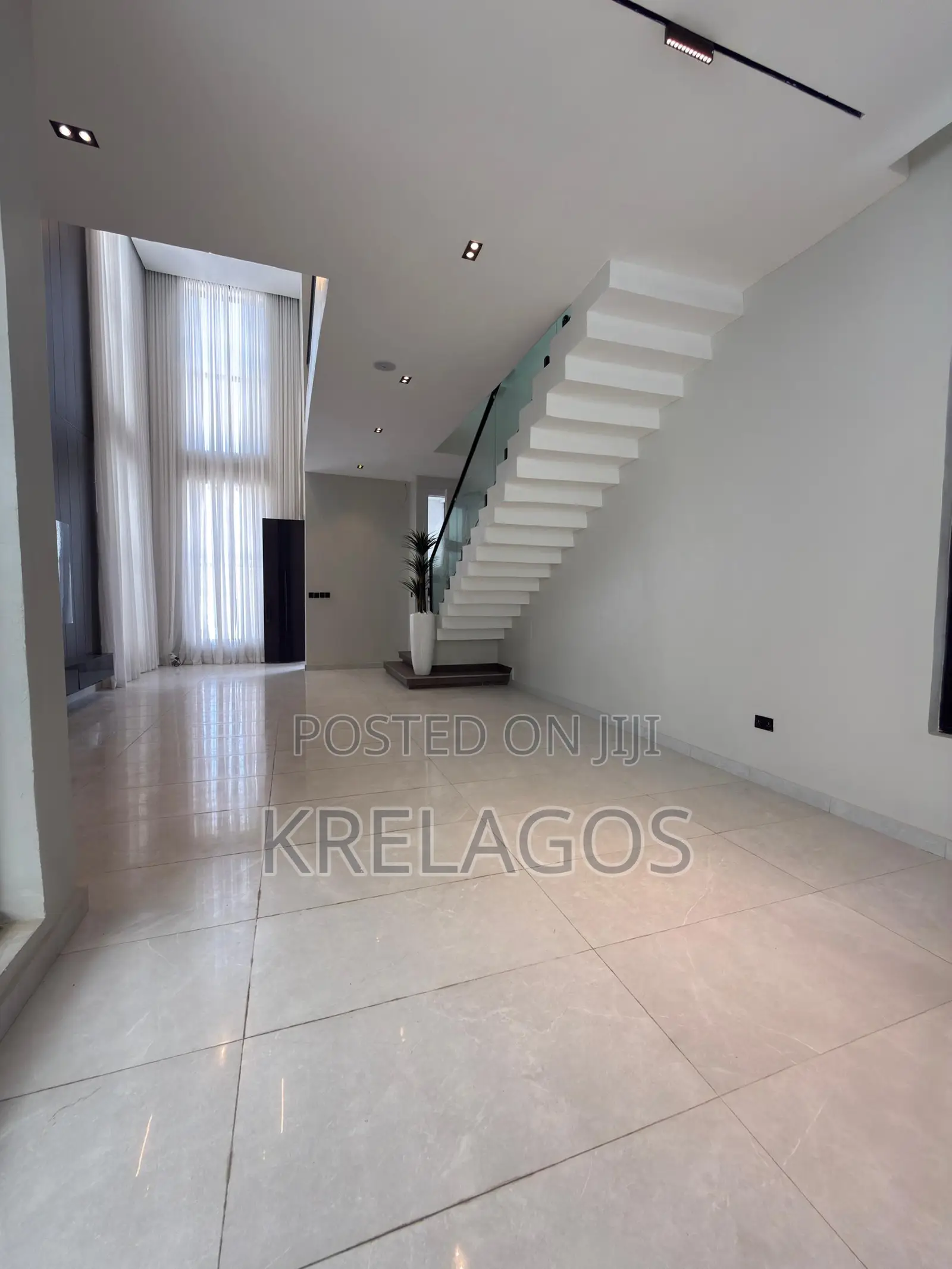 5bdrm Duplex in Orchid, Chevron for sale in Chevron