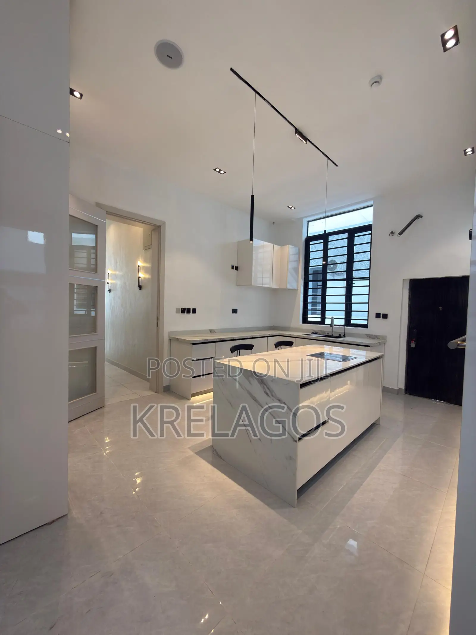 5bdrm Duplex in Orchid, Chevron for sale in Chevron