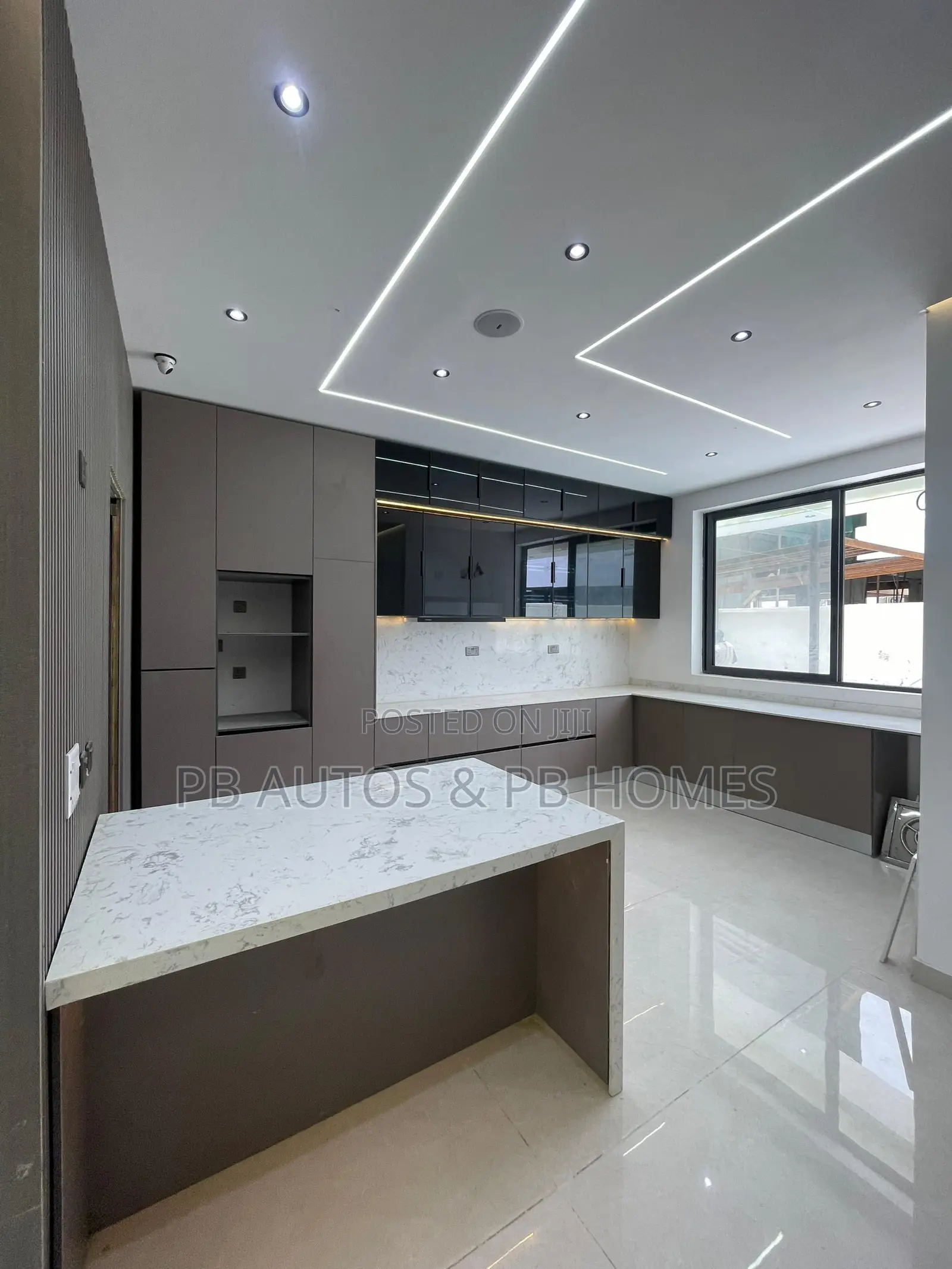 6bdrm Duplex in Lekki Phase 1 for sale in Lekki Phase 1