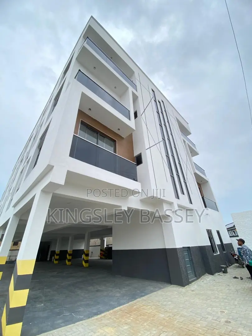 2bdrm Apartment in Newroad, Igbo-efon for sale in Igbo-efon