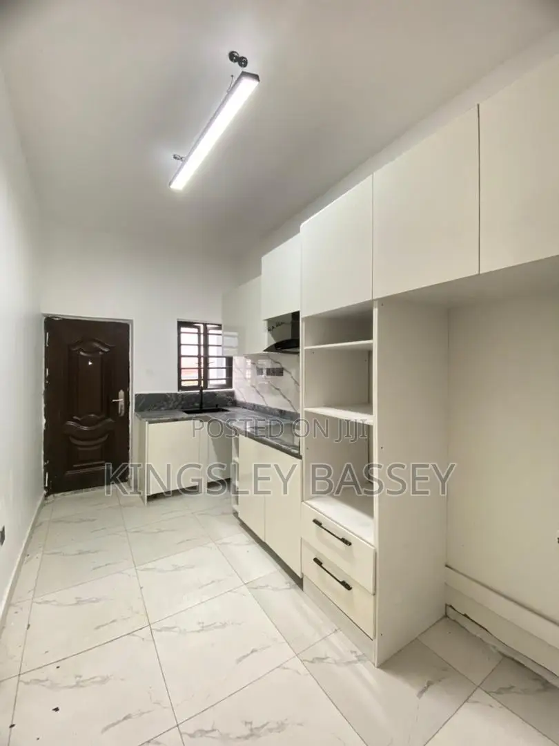2bdrm Apartment in Newroad, Igbo-efon for sale in Igbo-efon