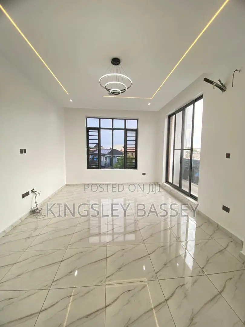 2bdrm Apartment in Newroad, Igbo-efon for sale in Igbo-efon