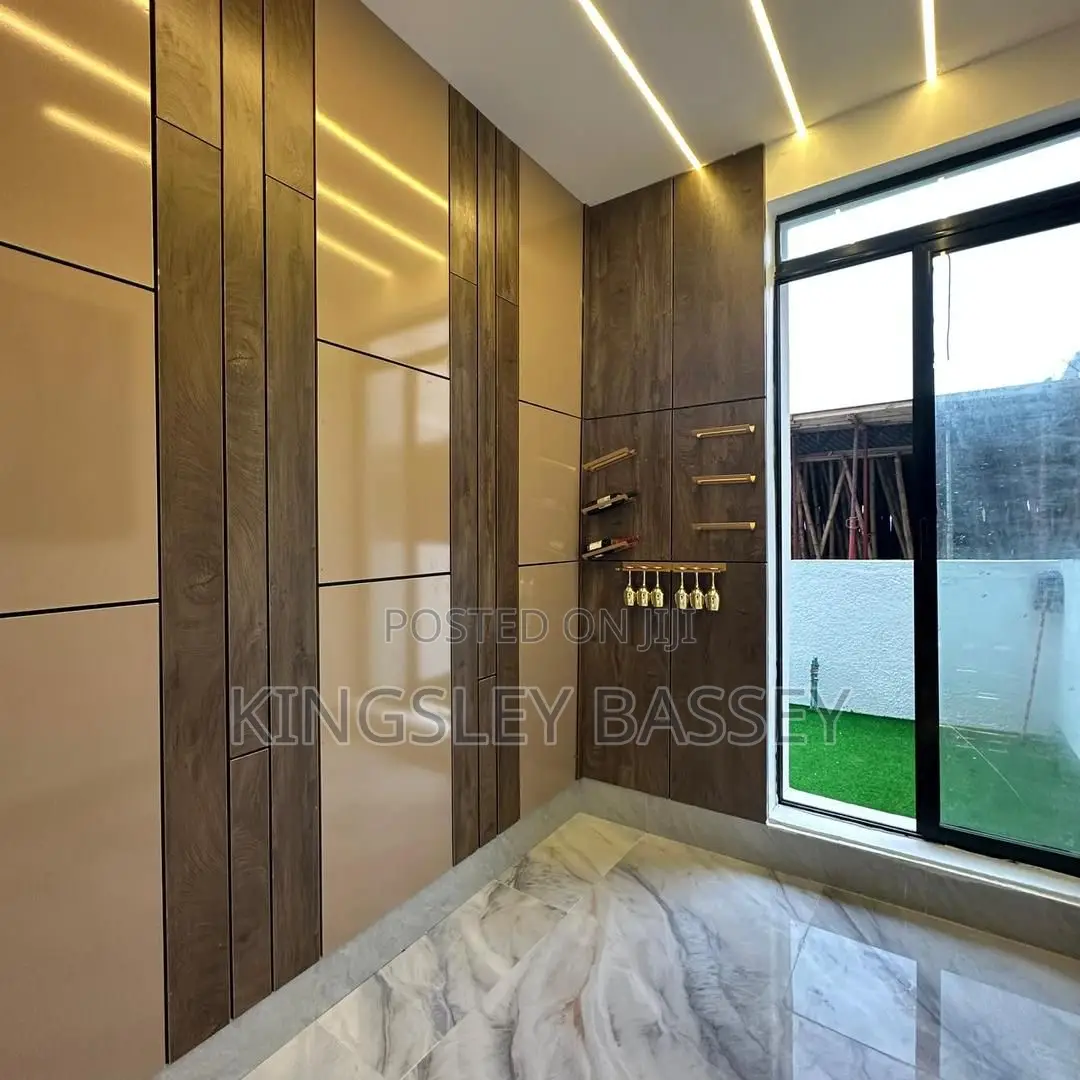 5bdrm Duplex in Lekki for sale in Lekki Phase 1