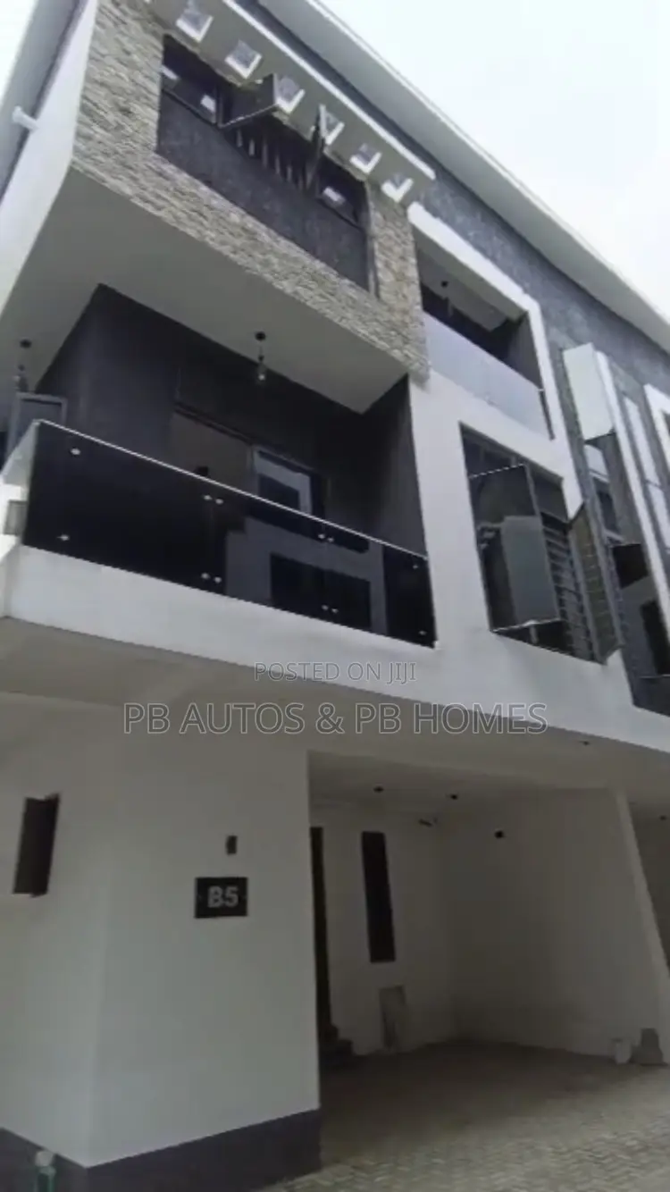 5bdrm Duplex in Ogombo for rent in Ogombo