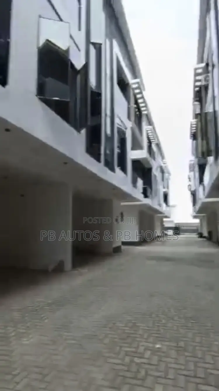 5bdrm Duplex in Ogombo for rent in Ogombo