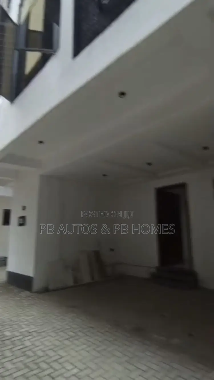 5bdrm Duplex in Ogombo for rent in Ogombo