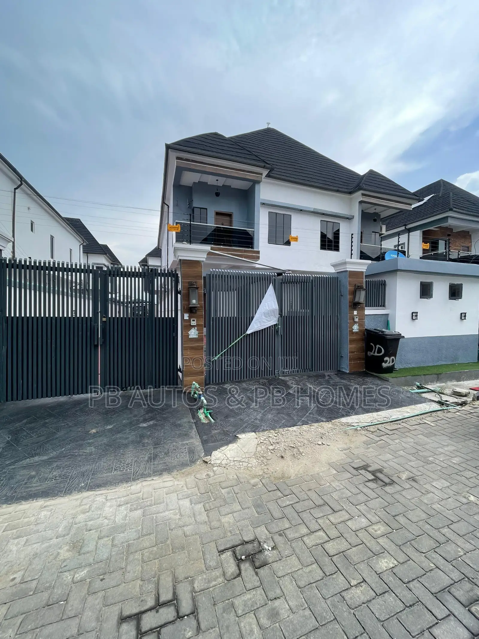 4bdrm Duplex in Chevron for rent in Chevron