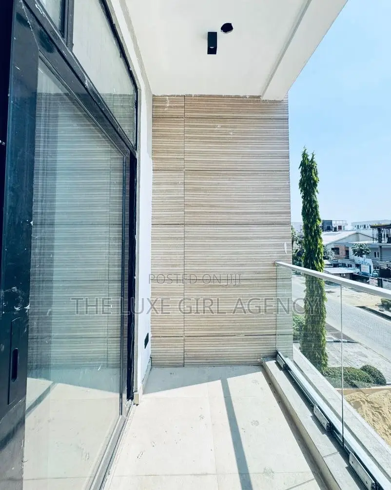 3bdrm Apartment in Phase 1Proper, Lekki for sale in Lekki