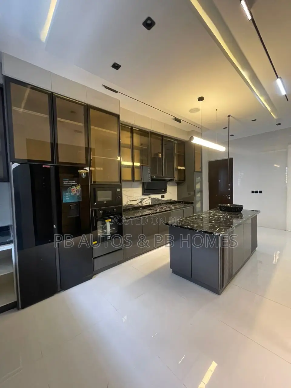 5bdrm Duplex in Ikate for sale in Ikate