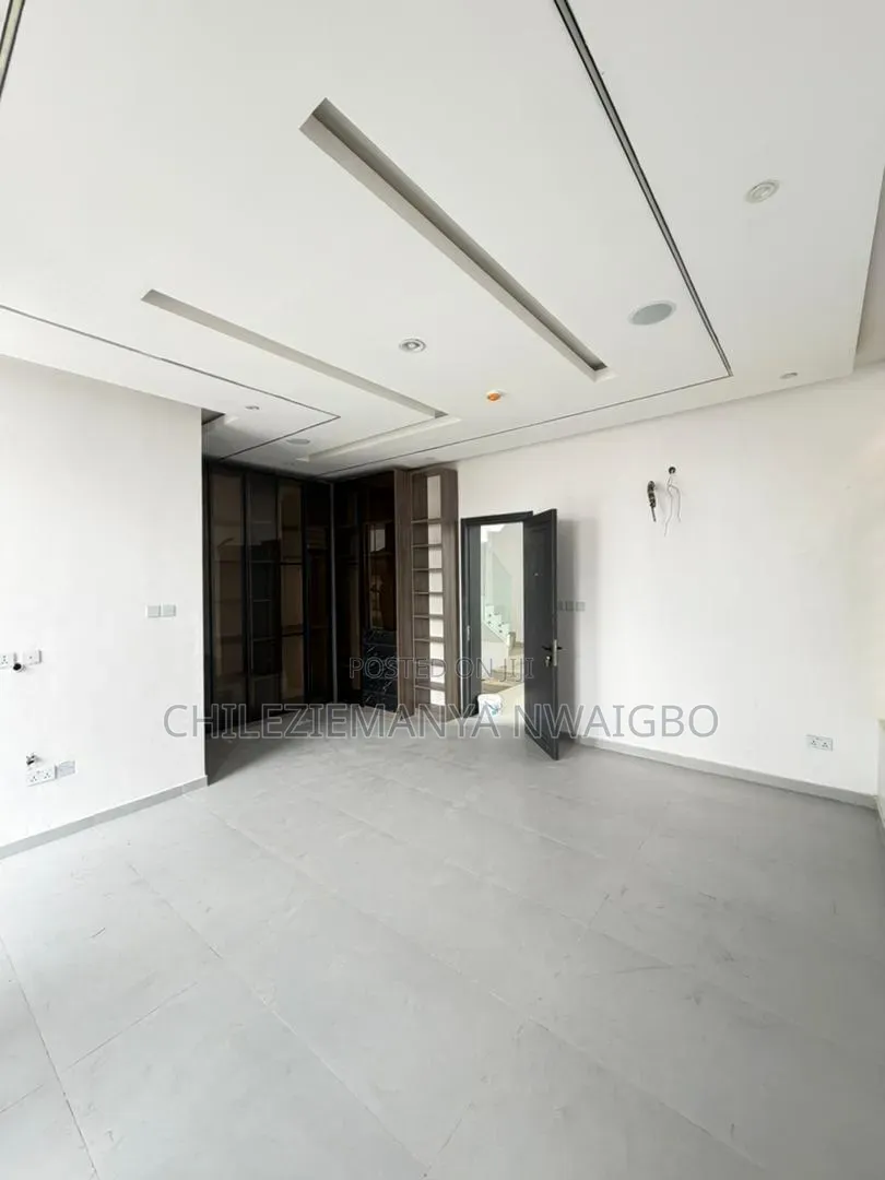 4bdrm Duplex in Omole Phase 2 for sale in Omole Phase 2