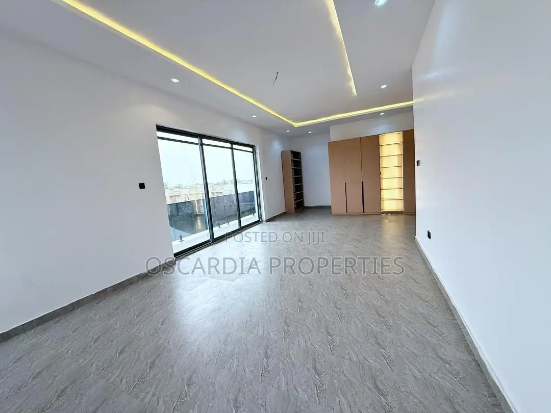 4bdrm Duplex in Ogombo for sale in Ogombo