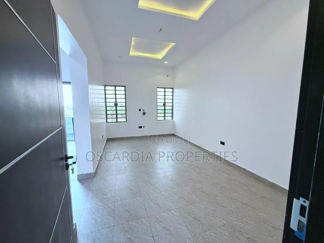 4bdrm Duplex in Ogombo for sale in Ogombo