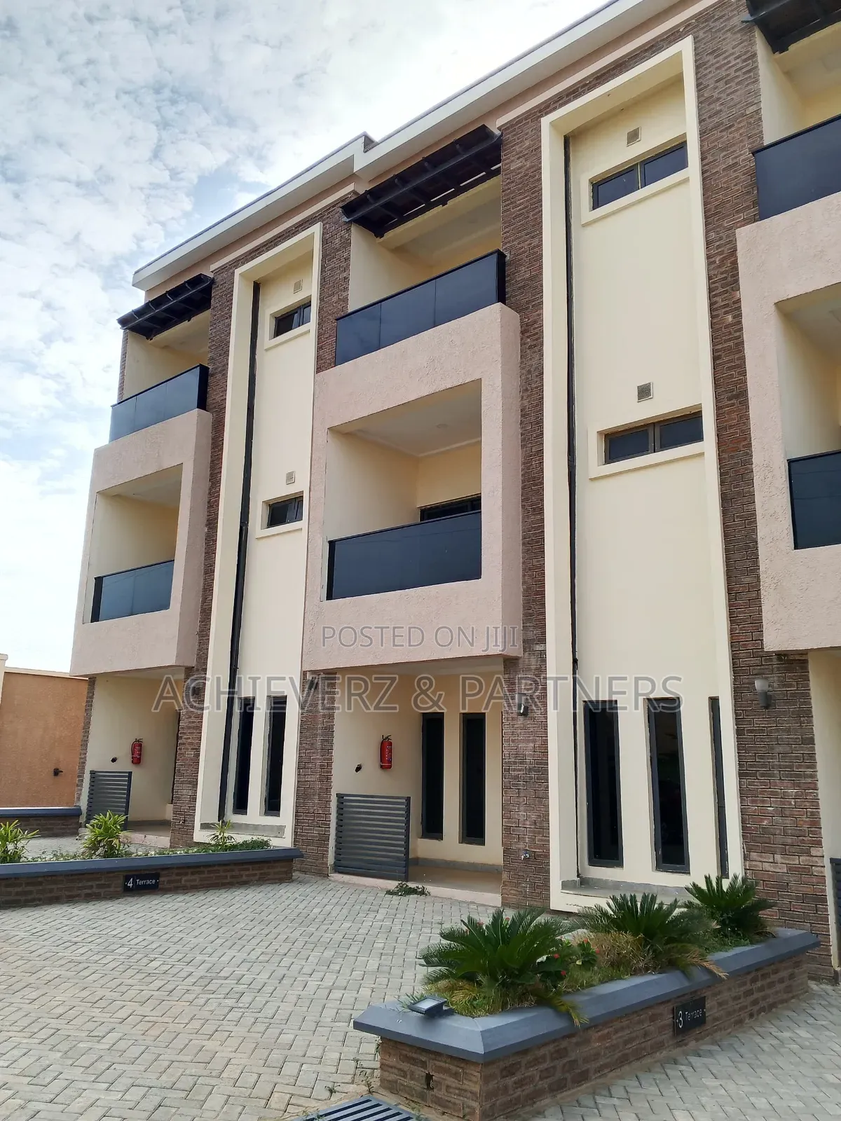 4bdrm Duplex in Guzape District for sale in Guzape District