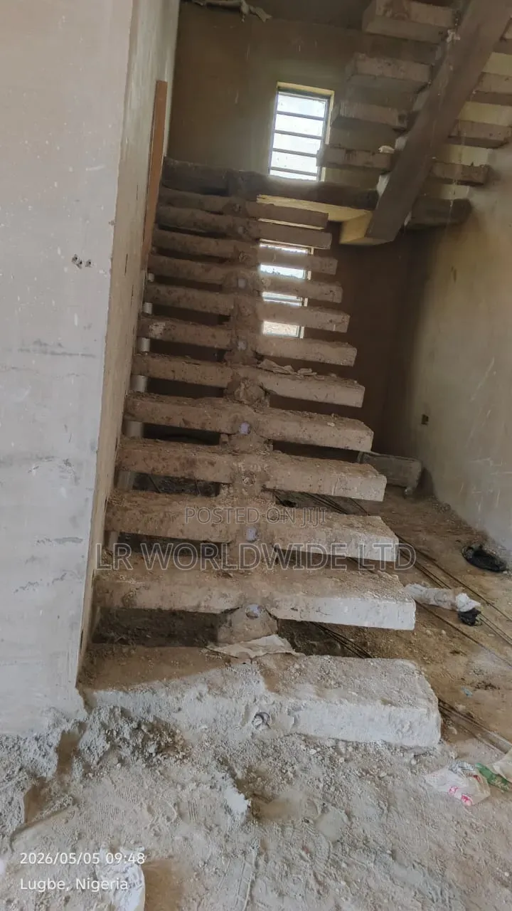 5bdrm Duplex in Sabon Lugbe for sale in Sabon Lugbe