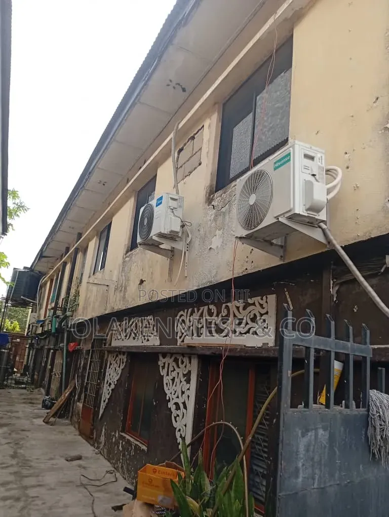 3bdrm Block of Flats in Adelabu for sale in Adelabu