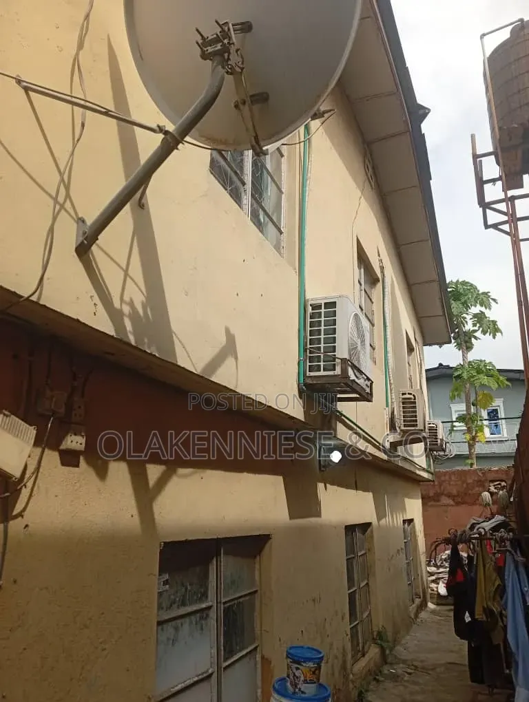 3bdrm Block of Flats in Adelabu for sale in Adelabu