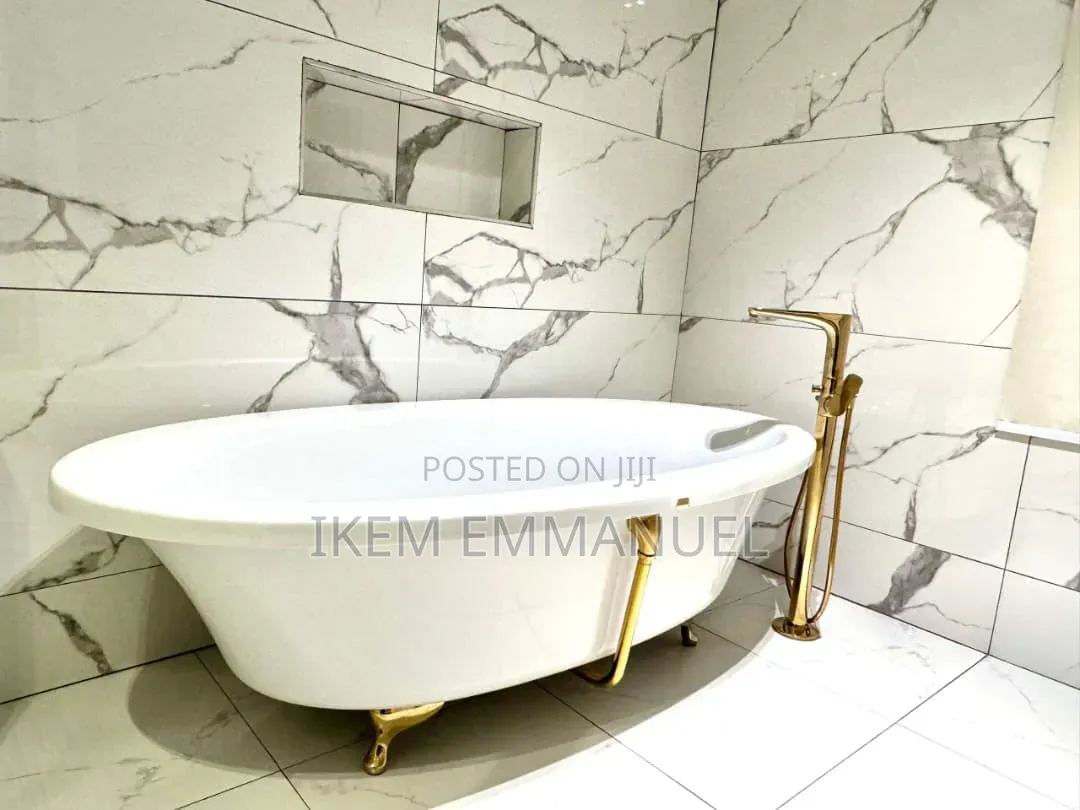 *En-Suite 4-Bedroom Terrace Duplex, Fully Furnished in Lekki Phase 1
