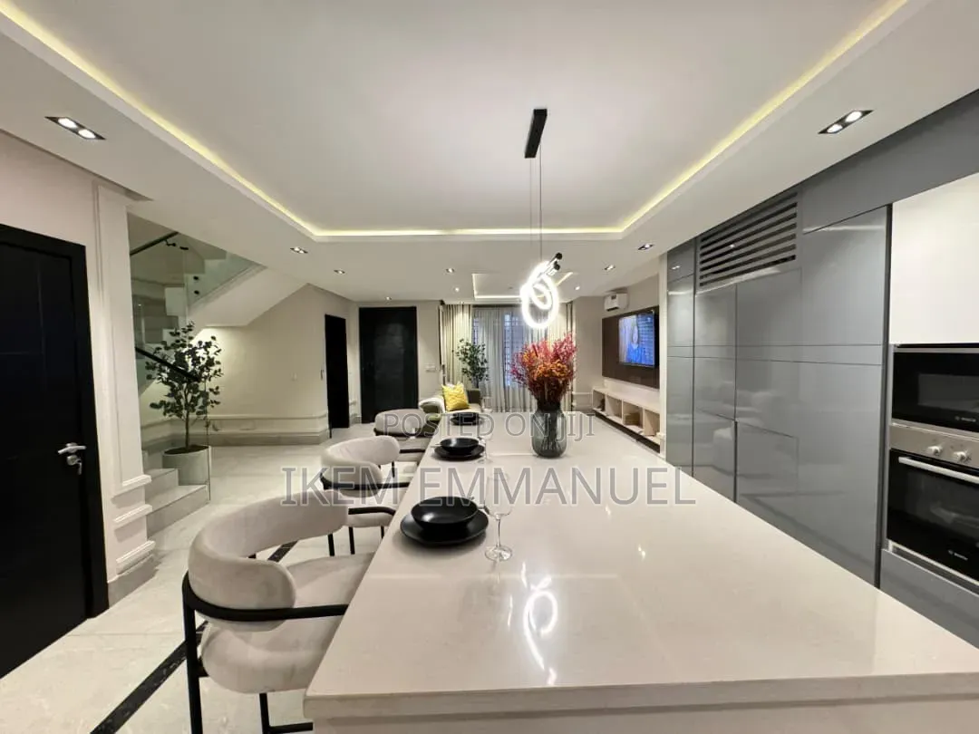 *En-Suite 4-Bedroom Terrace Duplex, Fully Furnished in Lekki Phase 1