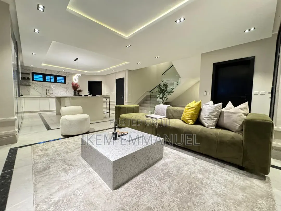 *En-Suite 4-Bedroom Terrace Duplex, Fully Furnished in Lekki Phase 1