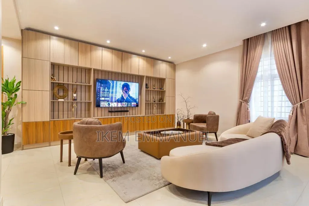 ‎ 1 Bedroom Apartment With Top Notch Amenities Available. in Lekki Phase 1