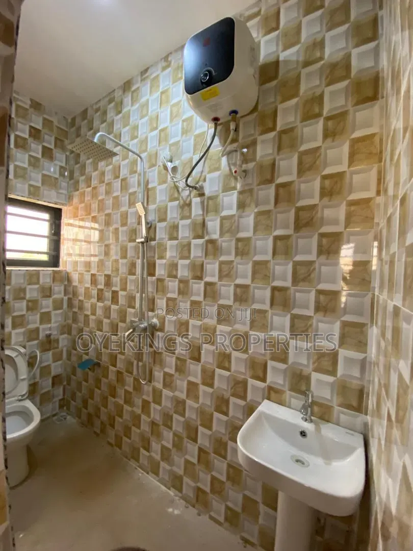 2bdrm Block of Flats in Red Gate, Oluyole Estate for rent in Oluyole Estate