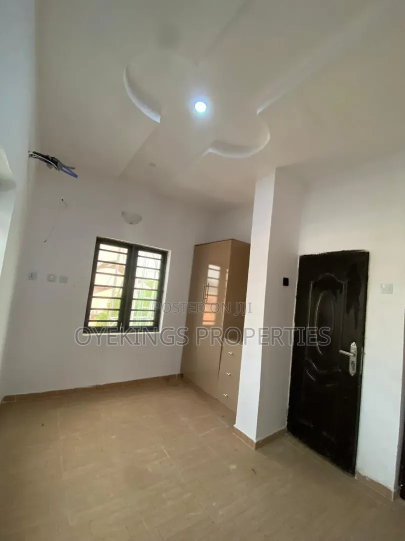 2bdrm Block of Flats in Red Gate, Oluyole Estate for rent in Oluyole Estate