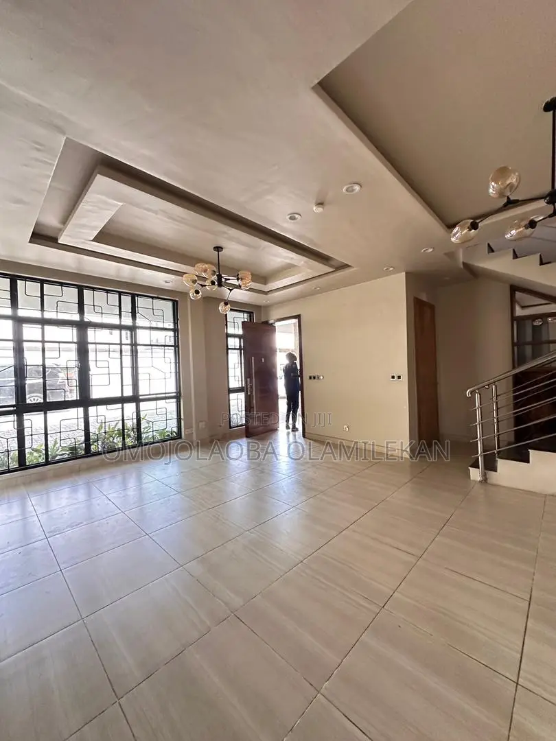 4bdrm Duplex in Lekki Phase 1 for rent in Lekki Phase 1
