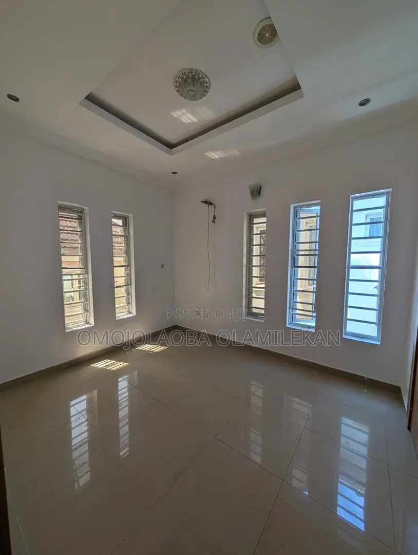 4bdrm Duplex in Chevron for rent in Chevron