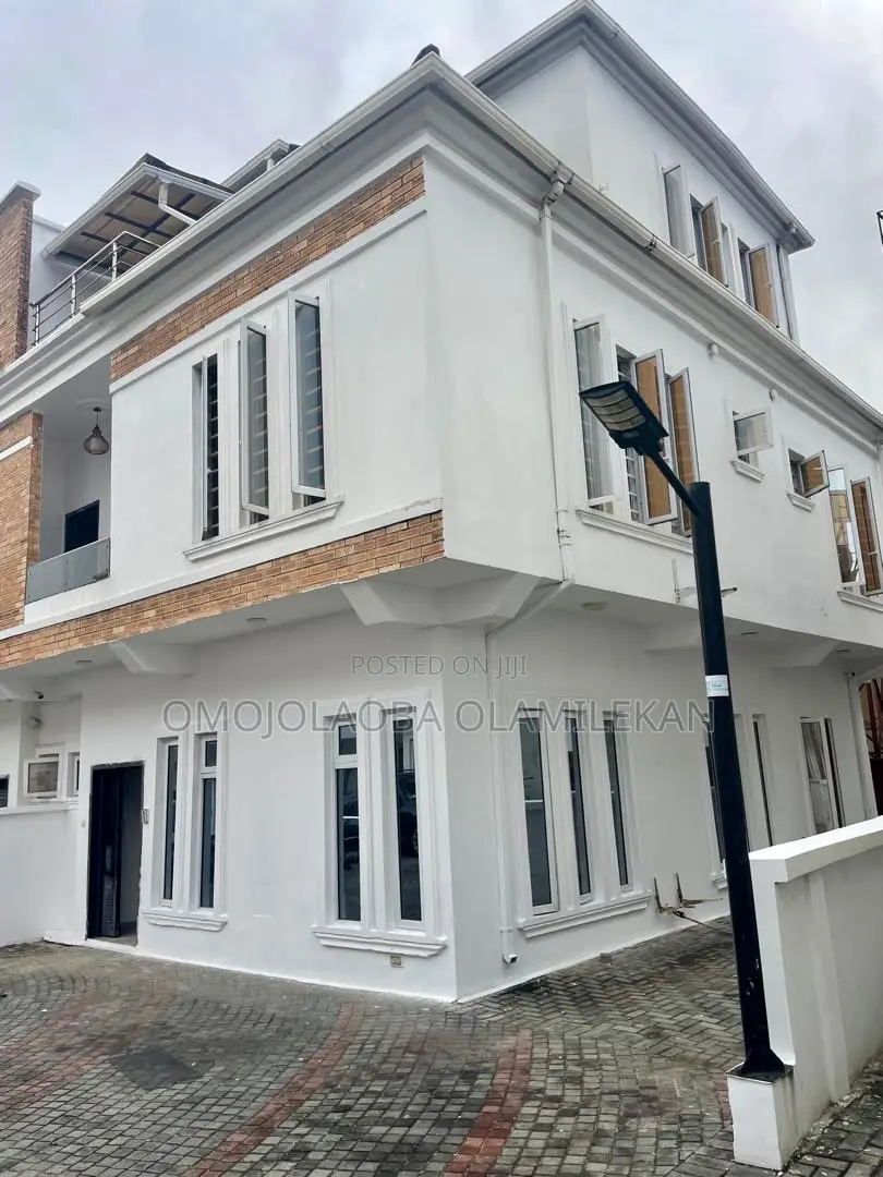 4bdrm Duplex in Chevron for rent in Chevron