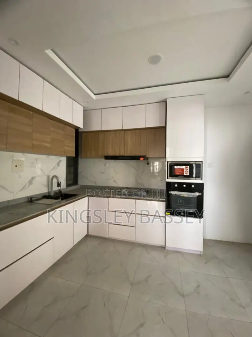 4bdrm Duplex in Ologolo for sale in Ologolo