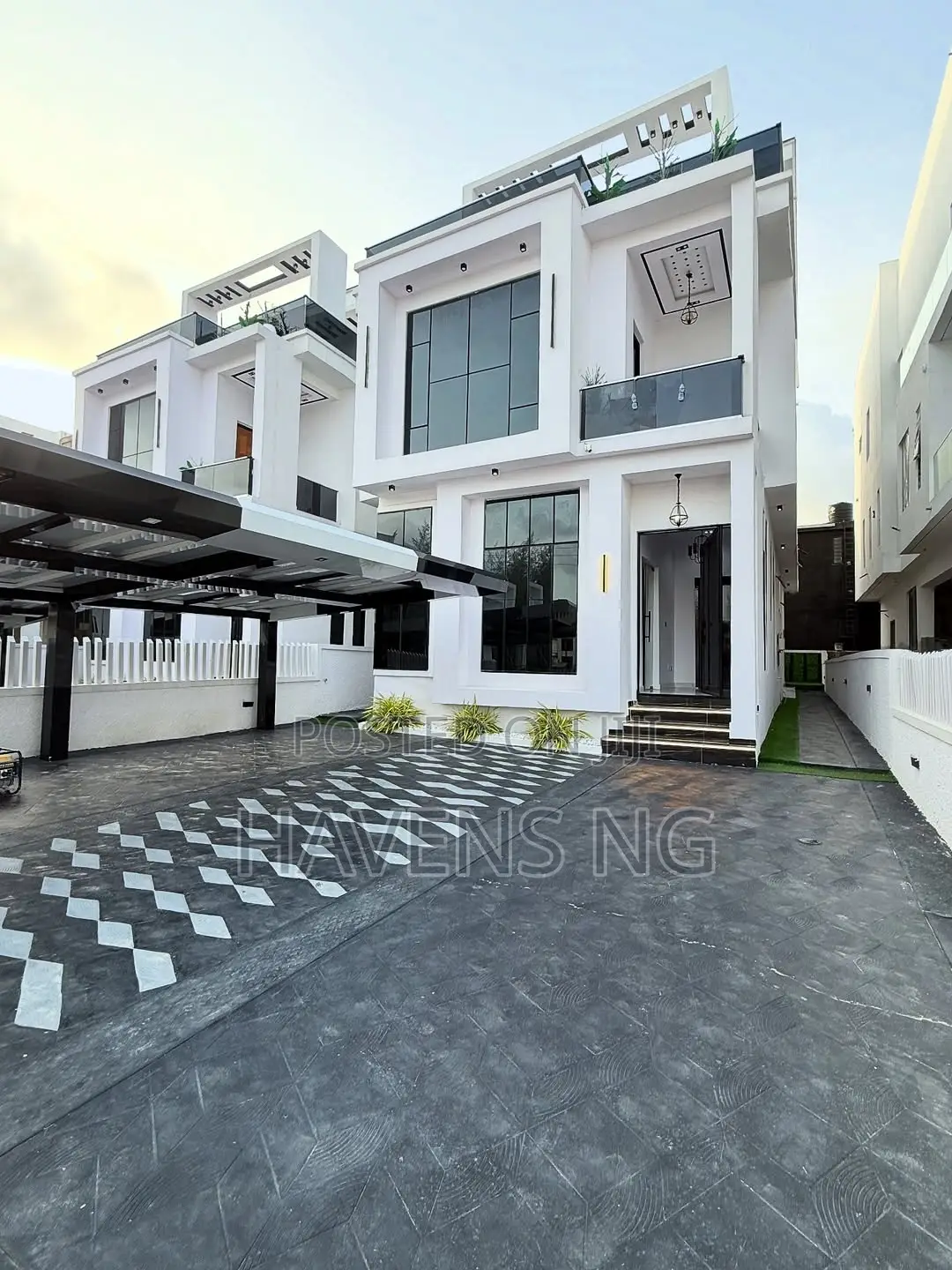 5bdrm Duplex in Ikota for sale in Ikota