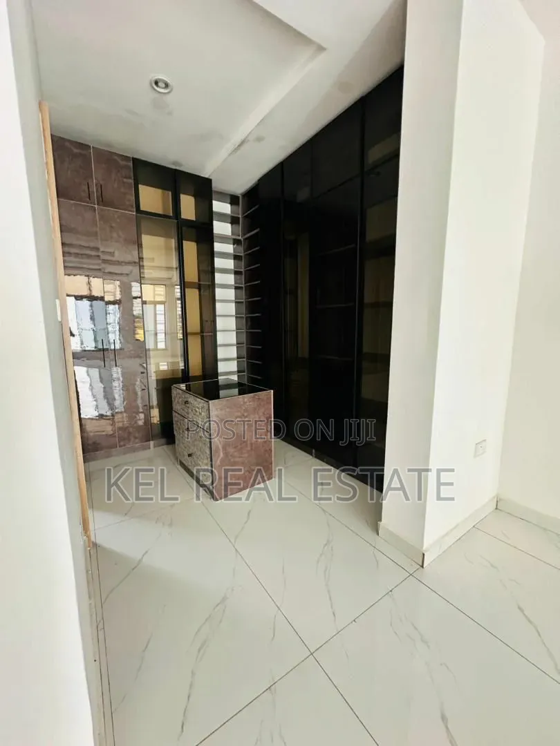 5bdrm Duplex in Omole Phase 1 for sale in Omole Phase 1