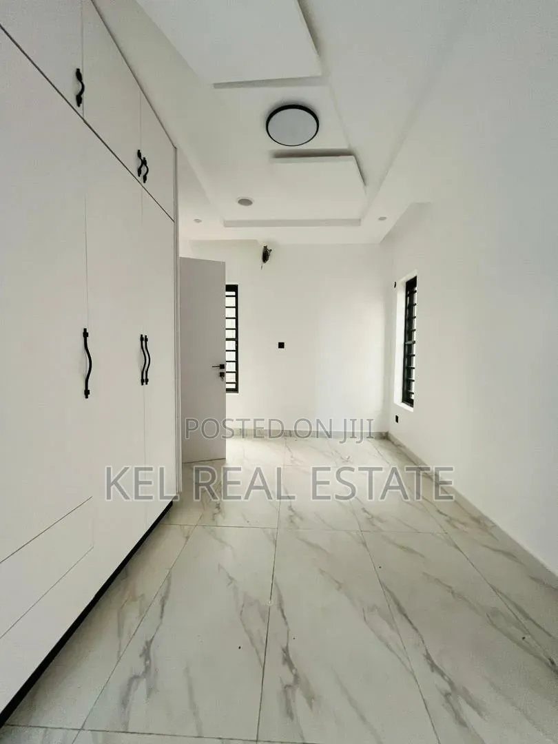 5bdrm Duplex in Omole Phase 1 for sale in Omole Phase 1