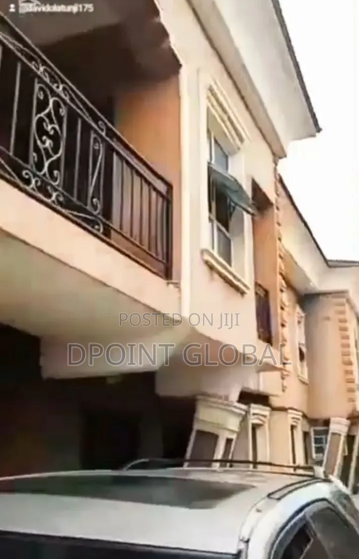 11bdrm Duplex in In Estate, Abule Egba for sale in Abule Egba