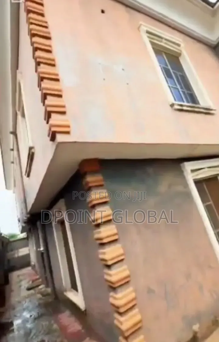 11bdrm Duplex in In Estate, Abule Egba for sale in Abule Egba