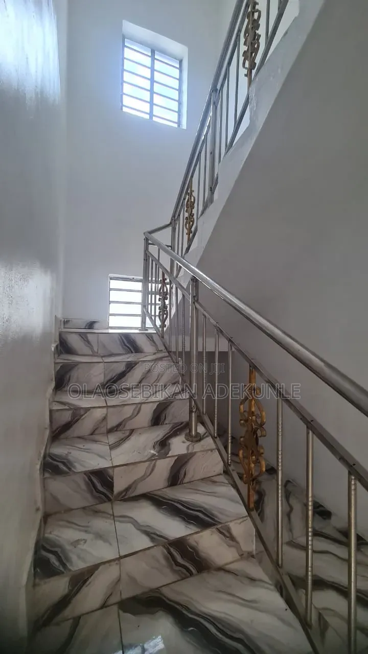 3bdrm Duplex in Akala Estate, Akobo for rent in Akobo
